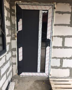 Входная пластиковая дверь KBE. Цвет модный Антрацит.